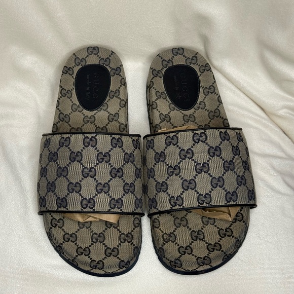 Gucci Tan and Black Logo Slides - Picture 1 of 2
